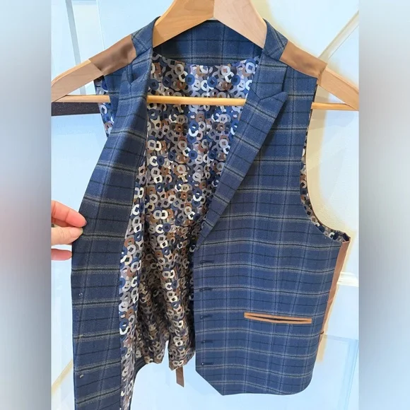 Menswear-Inspired Vintage Plaid Vest - Picture 8 of 10